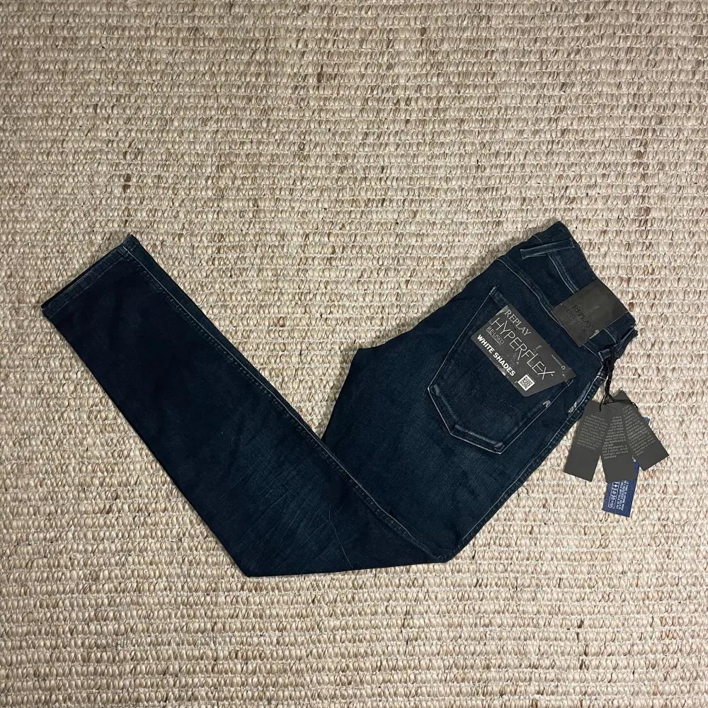 Helt nya replay jeans som aldrig är använda, W31 L30. Modell anbass (slim) och pris kan diskuteras!. Jeans & Byxor.