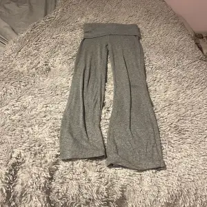 Gråa yoga pants från Gina🤗 Köparen står för frakten!!📦🤗