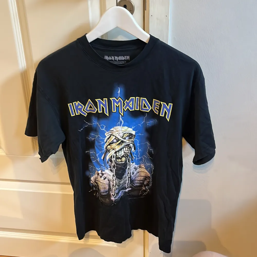 Iron Maiden tee  Skick 8/10  Xxs men passar S . T-shirts.