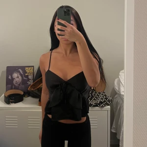 Satinlinne - Fint skick! Lite liten i storleken