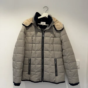 Varm Jacka  - Bra skick 