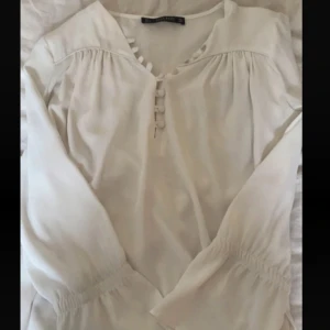 zara blus - aldrig använd, fint skick❤️