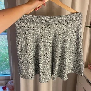 Kjol  - Kjol från lager 175, prislapp kvar! 