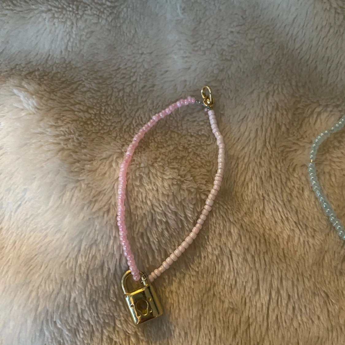 Säljer dem i KIT!Säljer dem här fina bästis arm banden strl S🎀🩵 - 90