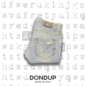 Dondup Jeans  •  Storlek: W33 (Passar 31)  • Tveka inte på att kontakta oss vid fler frågor!  Mvh.  Newish 