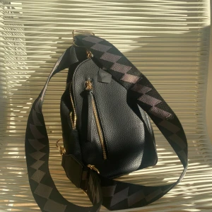 Oanvänd axelväska  - Oanvänd väska 