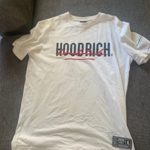 Hoodrich T-shirt  - Köpt i london