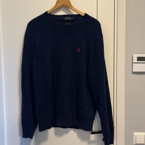 Polo Ralph Lauren tröja - Ralph Lauren tröja som är Storlek L men kan passa en M. Priset är inte hugget i sten, priset kan diskuteras vid snabb affär