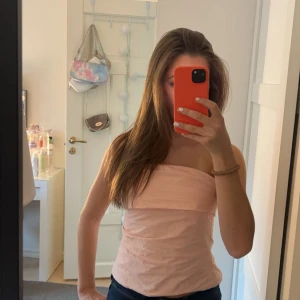 Jätte snygg topp  - Säljer denna jätte snygga fest topp från zara