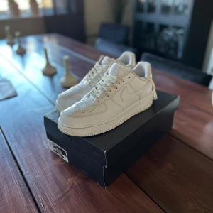 Nike air force 1 - Säljer dessa af1 då jag har flera andra skor och använder inte dessa. Nästan aldrig använda så de är princip i nyskick. 