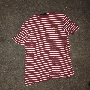 Lyle and scott t-shirt  Medium - Inga skador aldrig andvänt den 