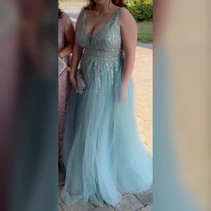 Festklänning  - Festklänning i storlek XL 💞