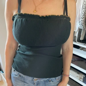 Gullig topp - Fin topp strl S-M, lite mörkgrön