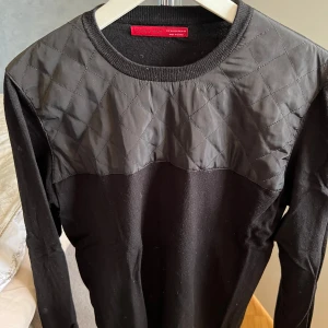 Tunn fintröja från Zara - Tunntröja från zara man. Storlek M, färg svart.