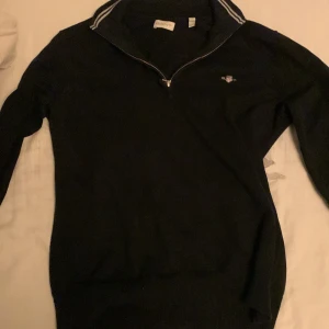 Gant half zip - Den är i storlek XS den är 9/10 skick och har använts ett par gånger