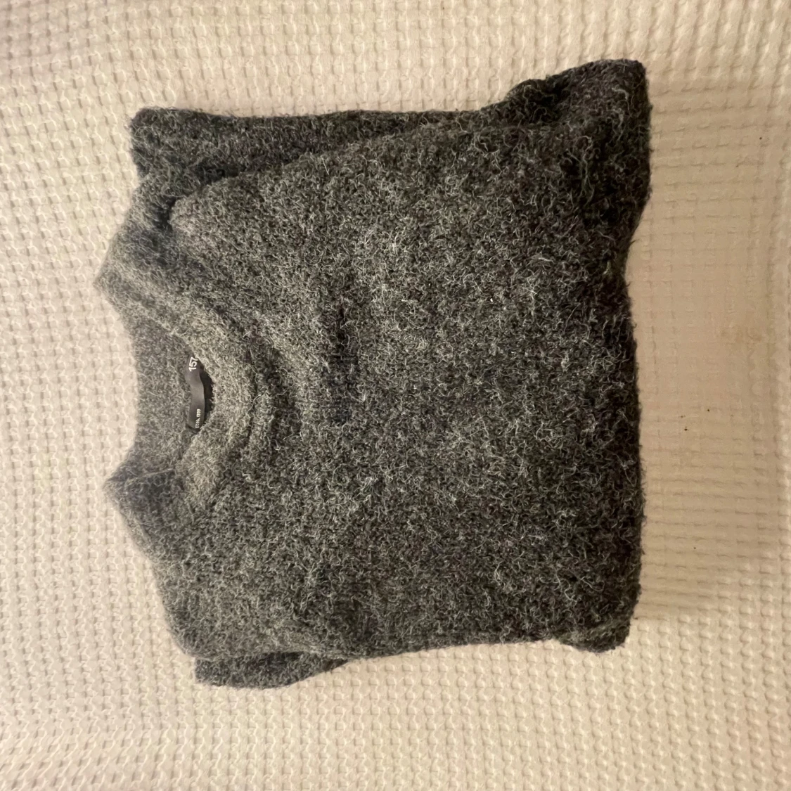 Grå stickad tröja 