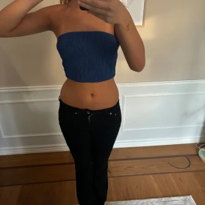 blå tub top - säljer nu denna fina toppen som aldrig är använd | Hör av er vid minsta lilla fundering!