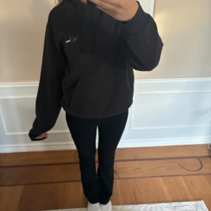 Hov1 hoodie - säljer nu denna sällsynta hov1 hoodien som inte säljs längre | Den är sparsamt använd | Hör av er vid minsta lilla fundering!💕