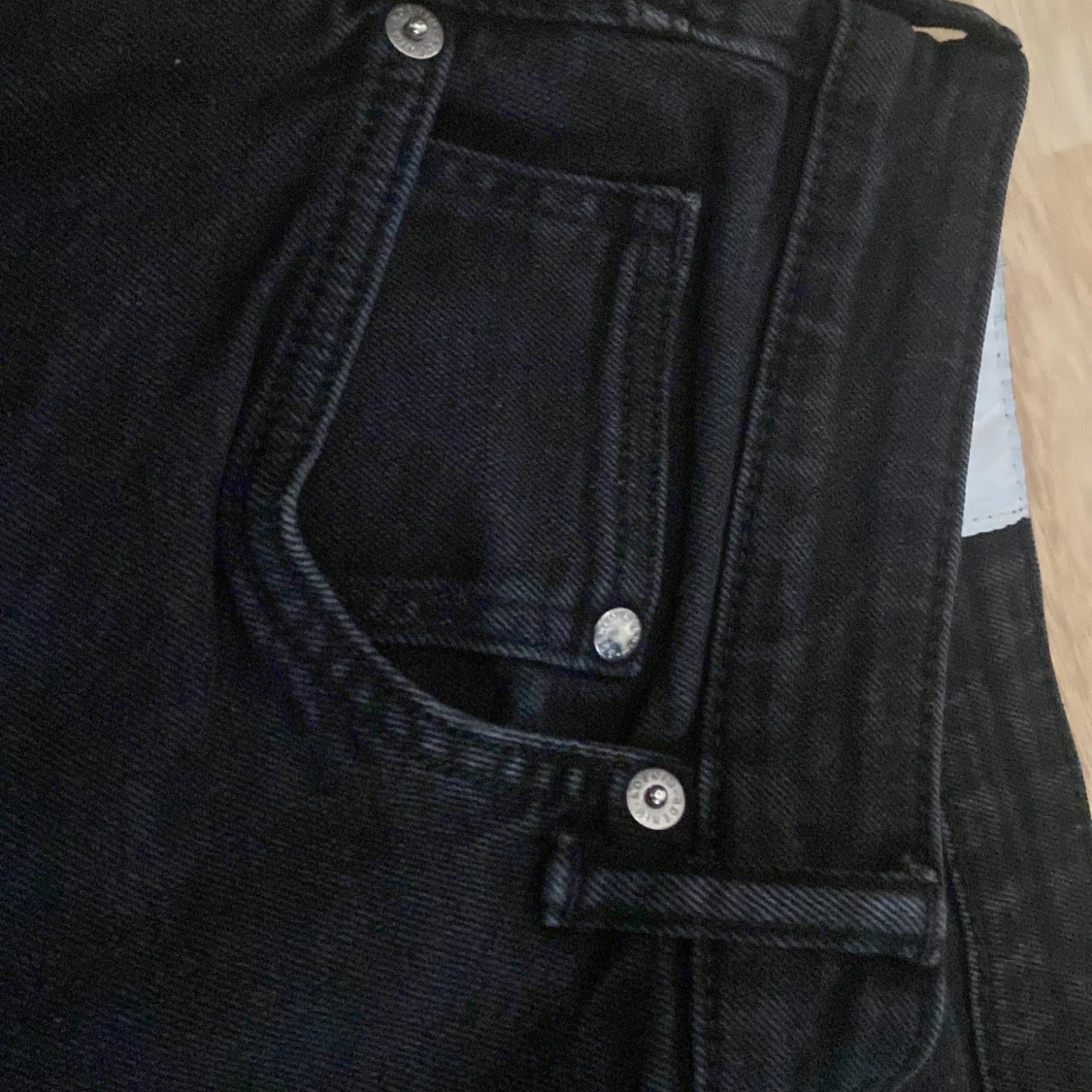 H&M byxor svart 34/30. - 92