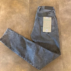 Replay jeans - Riktigt schyssta replay anbass jeans, storlek W29 L 32. Helt nya och säljer för endast 499 nypris ca 1500. Hör av er vid frågor och funderingar!