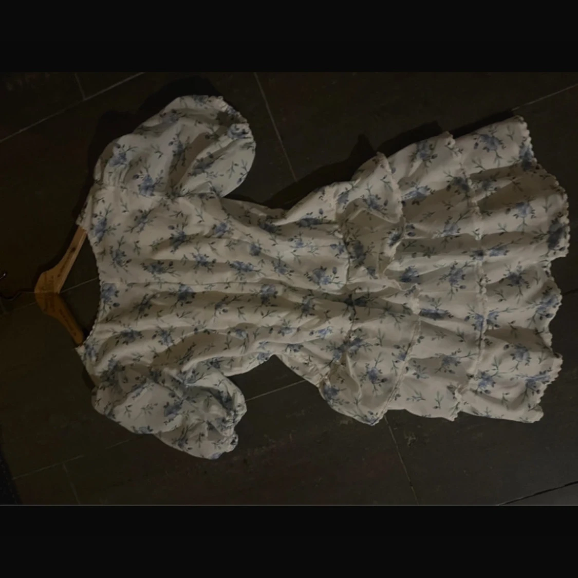 Blommig klänning - 90