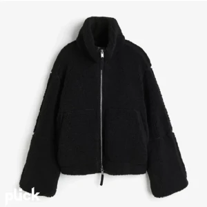 Teddy jacka Hm - Virala Teddyjackan säljer jag i storlek Xs i svart!  BUD PÅ 750