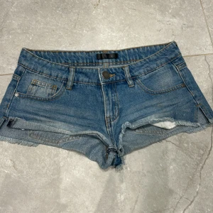 Jätte snygga jeans shorts stl S  - Säljer för 180kr