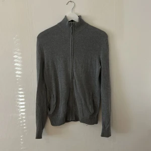 Zip tröja - Skit snygg tröja från pier one säljer då den är för liten hör av er vid frågor