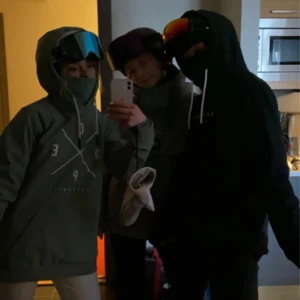 Dope jacka  - Säljer min skidjacka pågrund av att den inte kommer till användning lägre. Färgen finns inte längre. Använd fåtal gånger jätte bra skick 💗💗