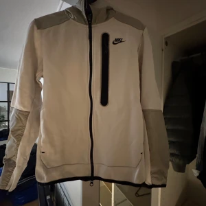 Hoodie - Säljer nu min Limited edition asså den går inte att få tag på. Skick 8-10 