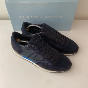 Philippemodel trpz - Säljer mina fräscha philippe model trainers som är perfekta till vinter/höst. Mycket bra skick (9/10) och inga defekter.INGÅR BOX. Priset är inte hugget. Vid frågor är det bara att höra av er!