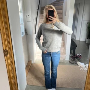 Grå stickad tröja från Only - Storlek S, mysigt material, perfekt till hösten och vintern