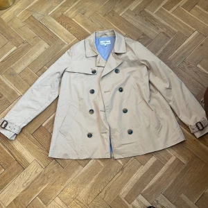 Kort trench coat  - Trench