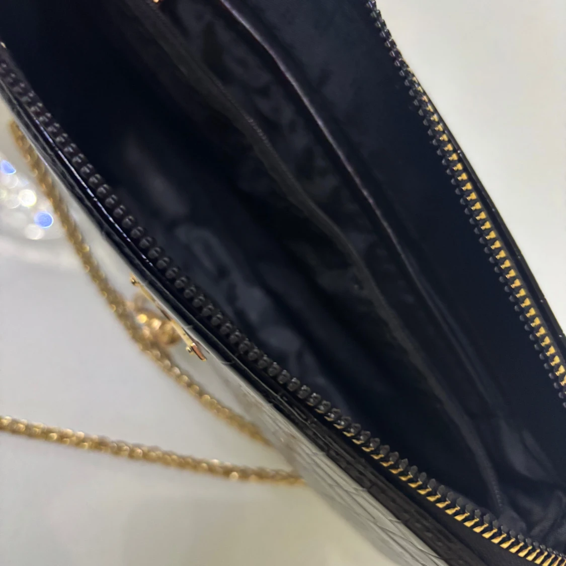 Svart axelväska med kedja - 90