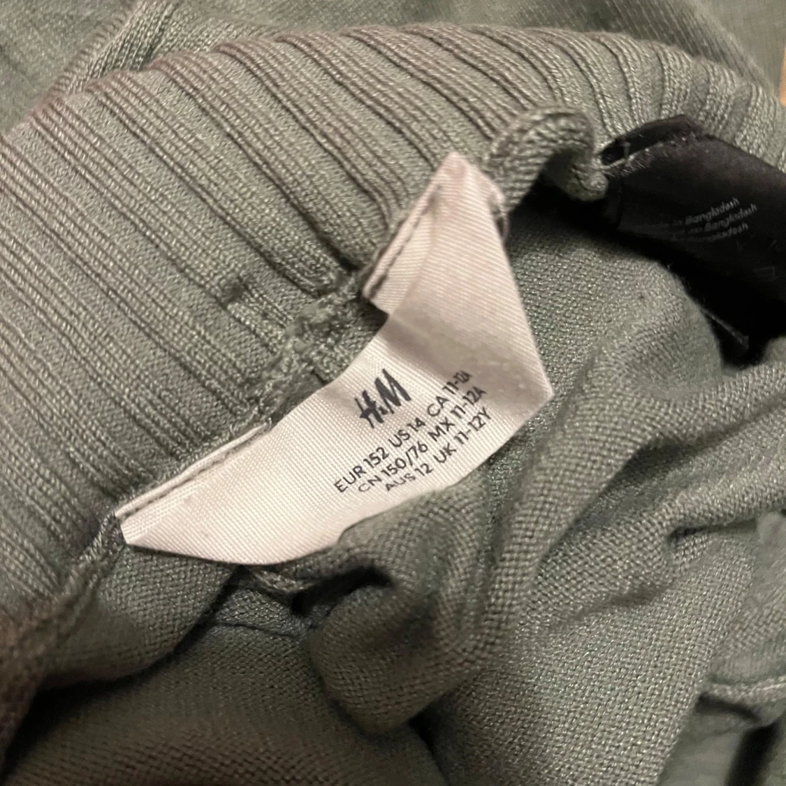 Grönt stickat Hm set - 3