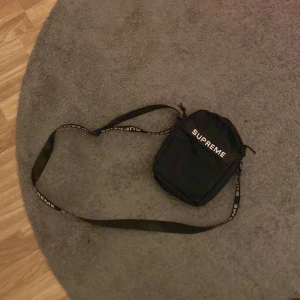 Supreme crossover bag - Helt oanvänd.