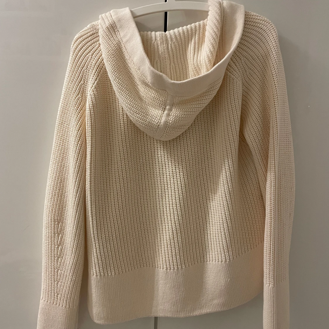 Beige stickad hoodie från Primark - 91