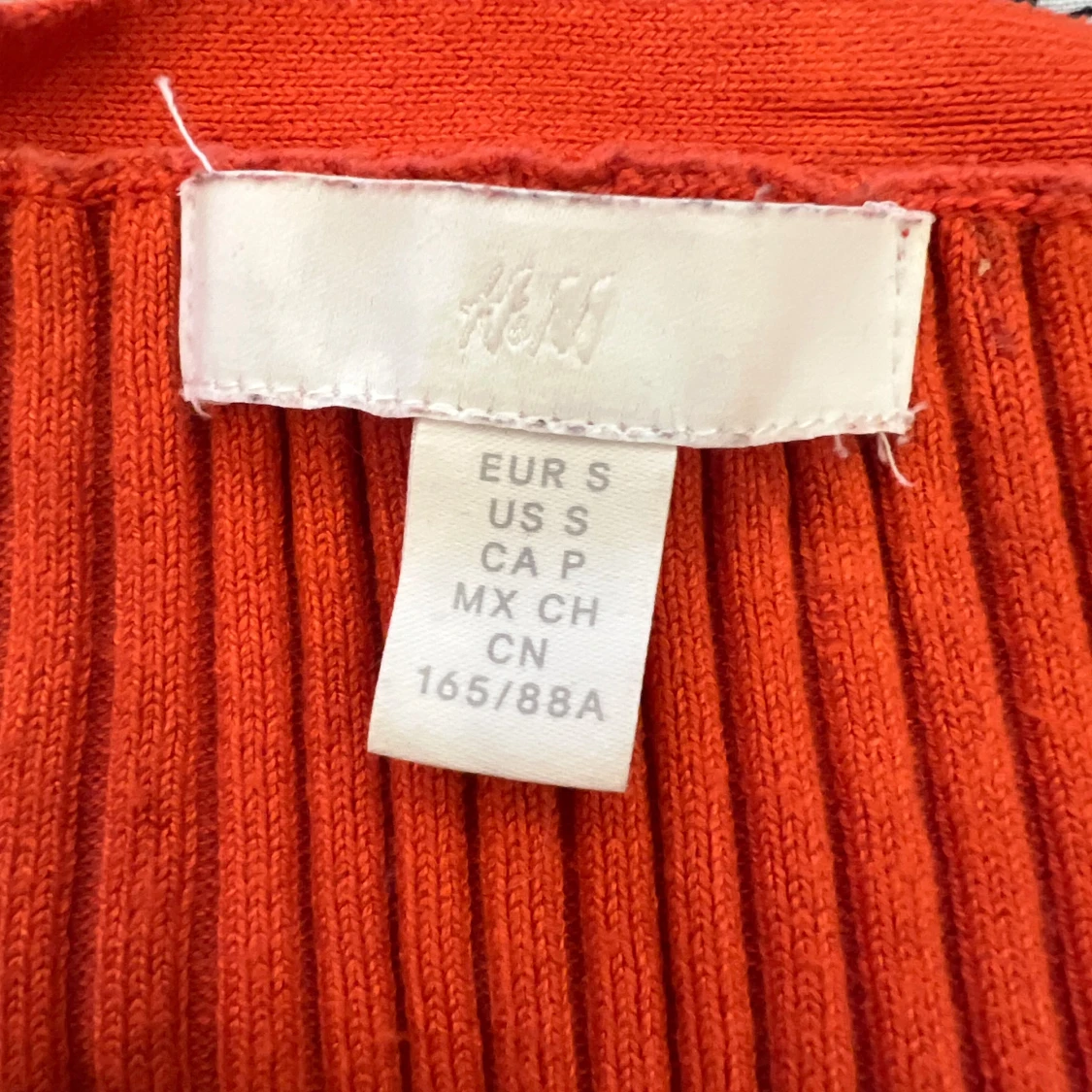 Orange/röd ribbad kofta från H&M - 90