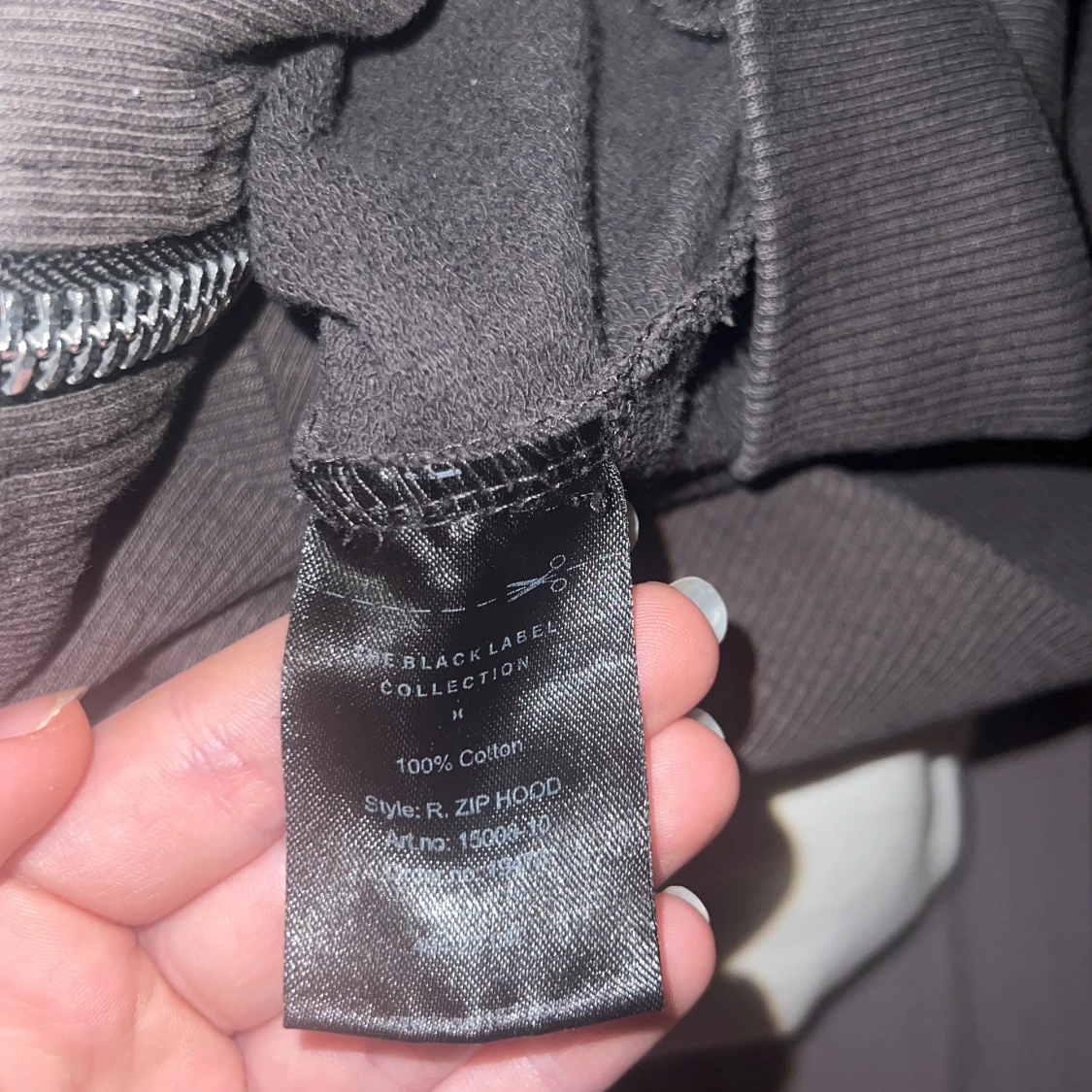 Svart hoodie med dragkedja  - 91