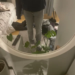 grå jeans - Superfina och använda men väldigt bra skick💕💕