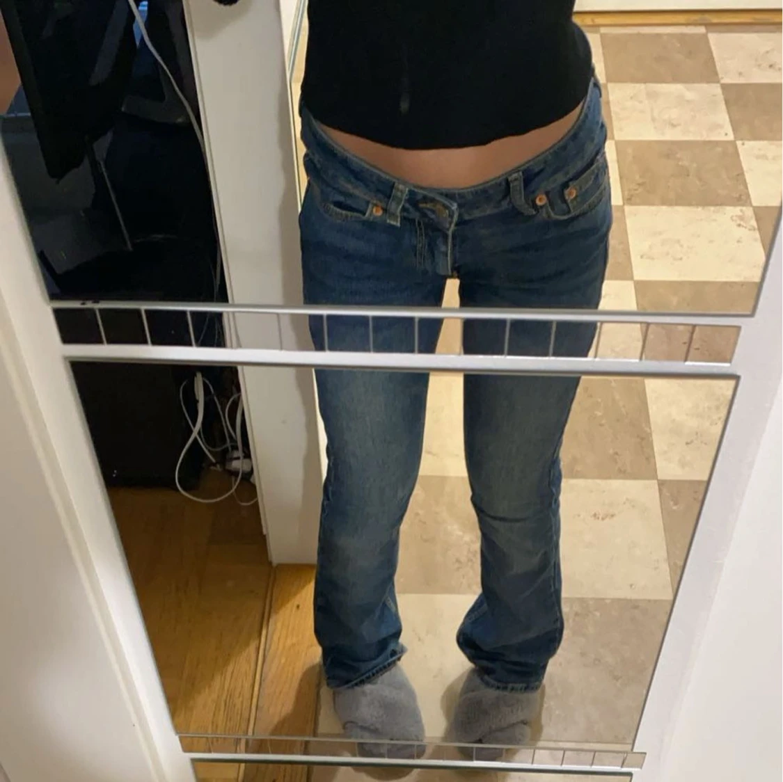 Blå jeans med låg midja