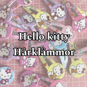 Hello Kitty hårklämmor  -  25kr styck 🫶🏻 Swish eller köp nu men kontakta alltid innan!  Har många av varje! Slutsåld: ingen!:3 