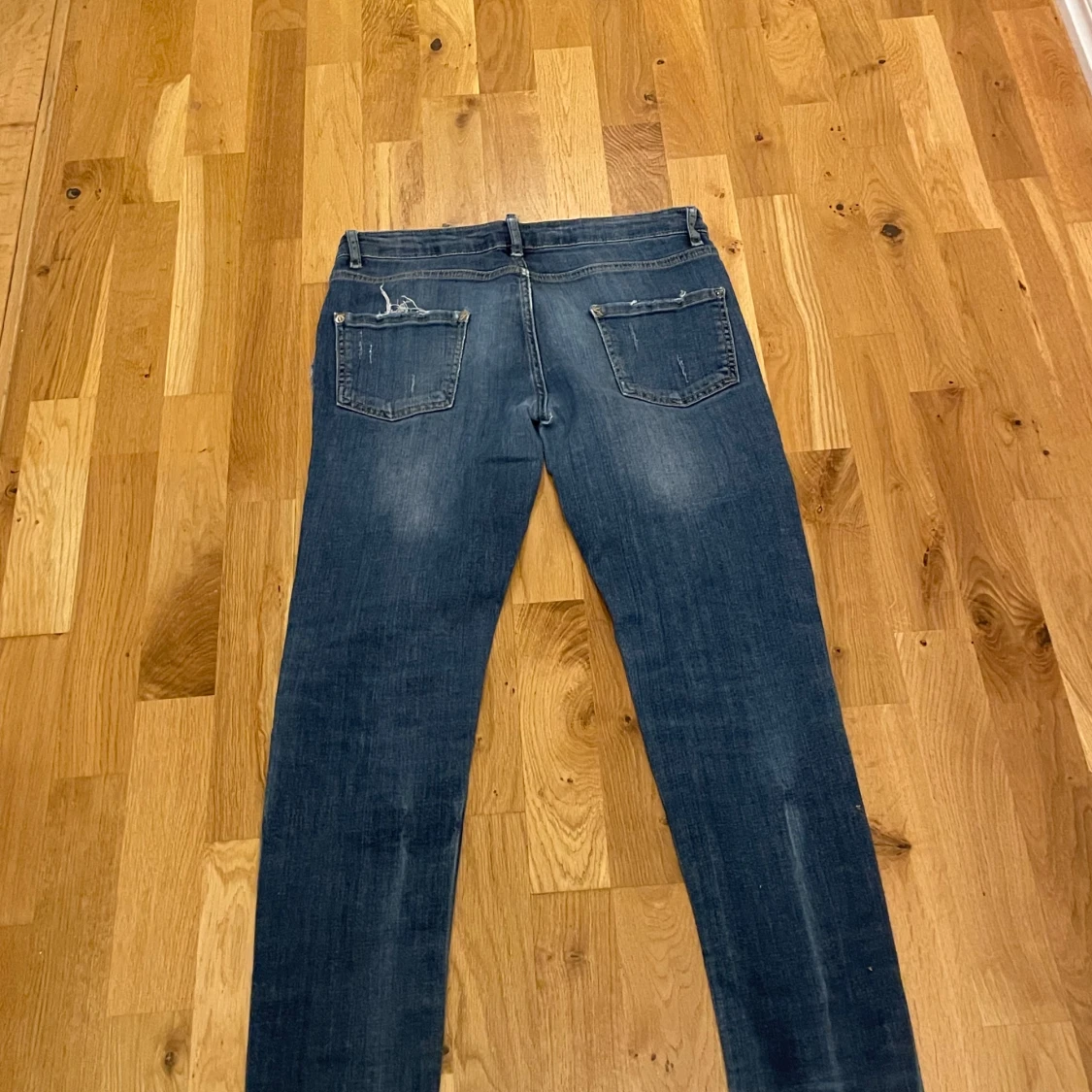 F@ke blå jeans med slitningar från Dsquared2 - 90