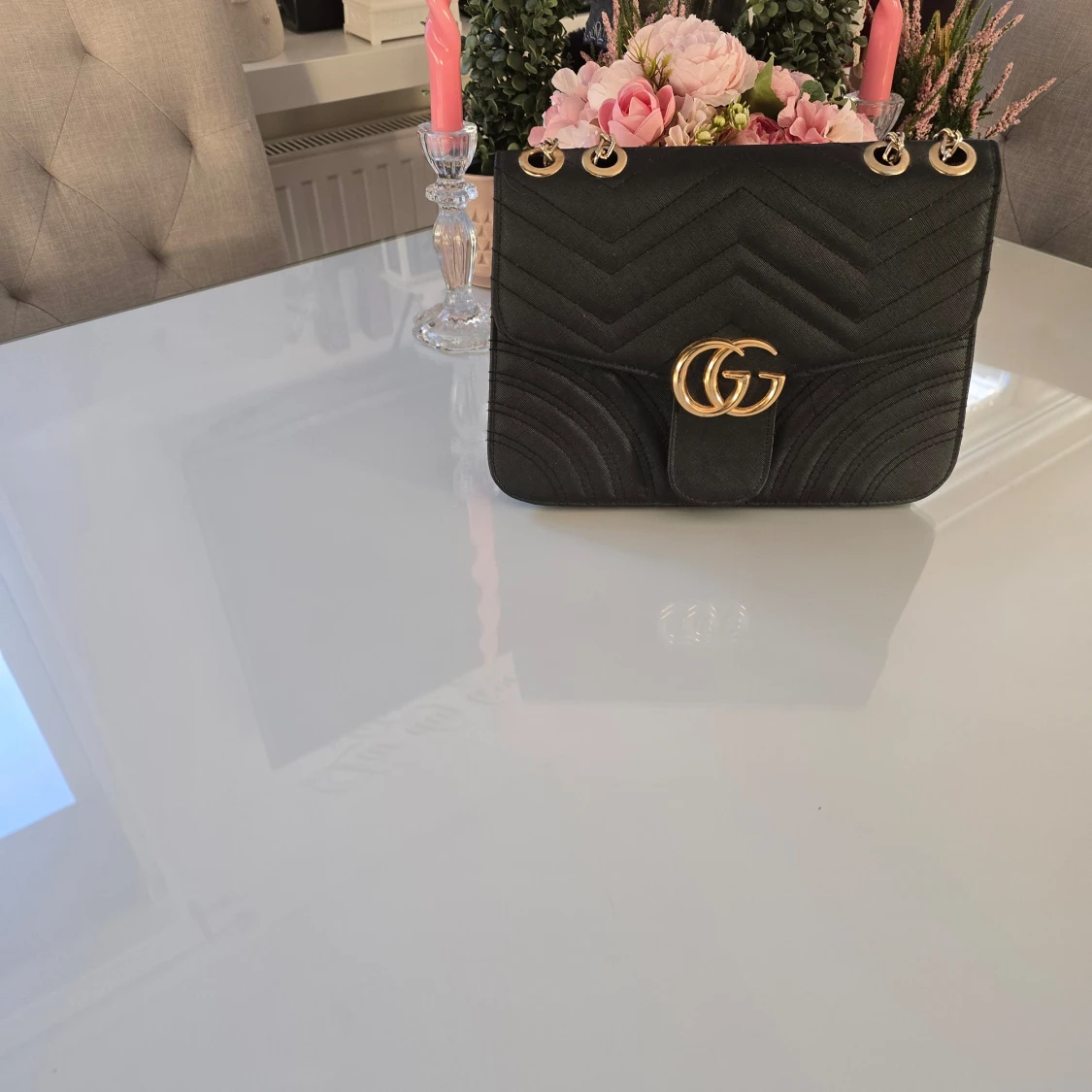 Svart axelväska med silverkedja - 90