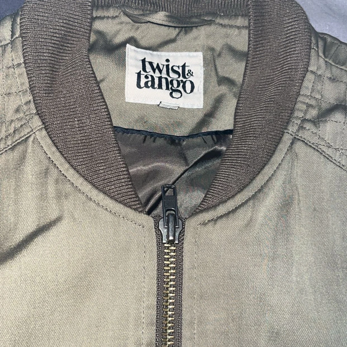 Olivgrön bomberjacka från Twist & Tango - 92