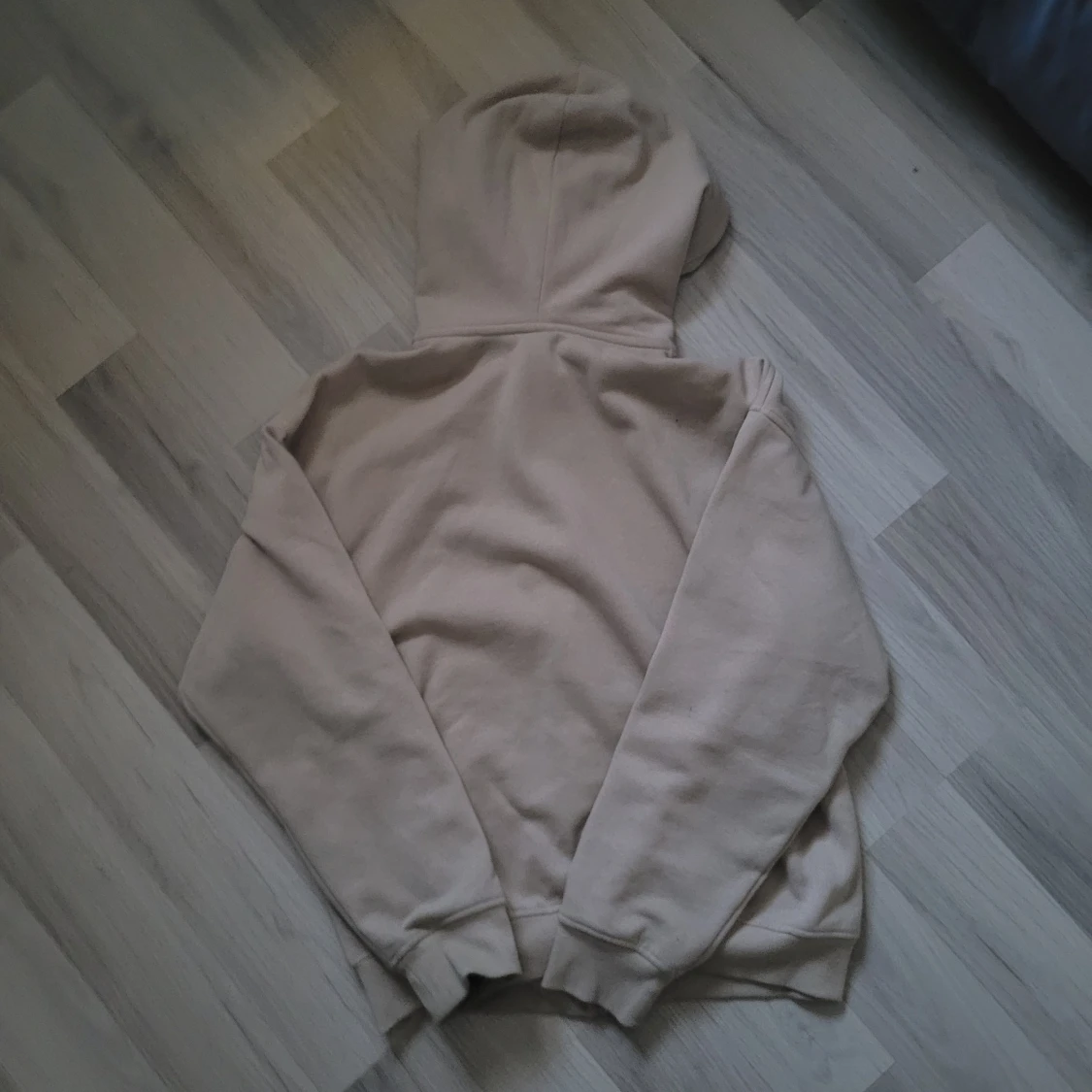 Beige hoodie med tryck - 91