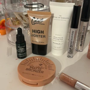 Massor av smink - Säljer massa olika smink rituals glam of Sweden the body shop makeupmekka techic Bell and whistle ❤️ kontakta för pris allt 250-300kr