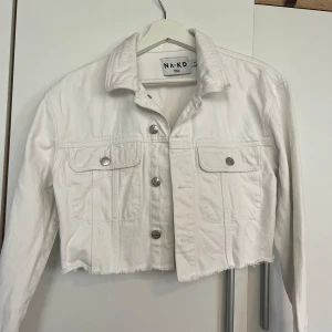 Jeans jacka  - Vit jeansjacka utan defekter 