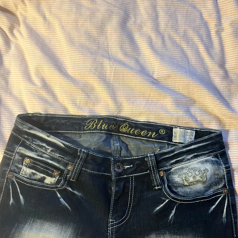 Blue Queen jeans, korta på mig som är 163cm lång. Annars är passformen mot xs hållet!. Jeans & Byxor.