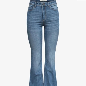 Jeans - Säljer mina jeans eftersom de ej kommer till användning, jeansen är i bra skick använt byxorna ett fåtal gånger. 